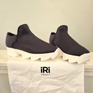 iRi WES Black White Low Top Platform Sneaker Neoprene Slip On Wavy Sole Size 40